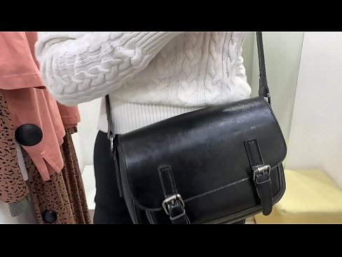 ❤️ Masturbarea în public a tinerei târfe FeralBerry cu un dildo în cabina de probă ☑  at us ro.sex78.ru ❤
