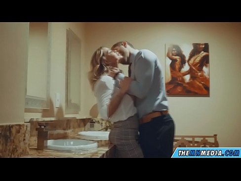 ❤️ Când o blondă cu sânii mari te seduce într-o toaletă publică ☑  at us ro.sex78.ru ❤